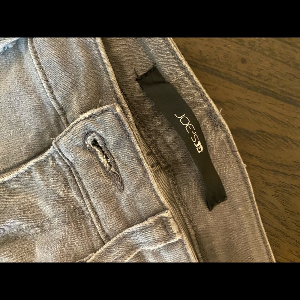 Joe’s grey fit skinny ankle 26W